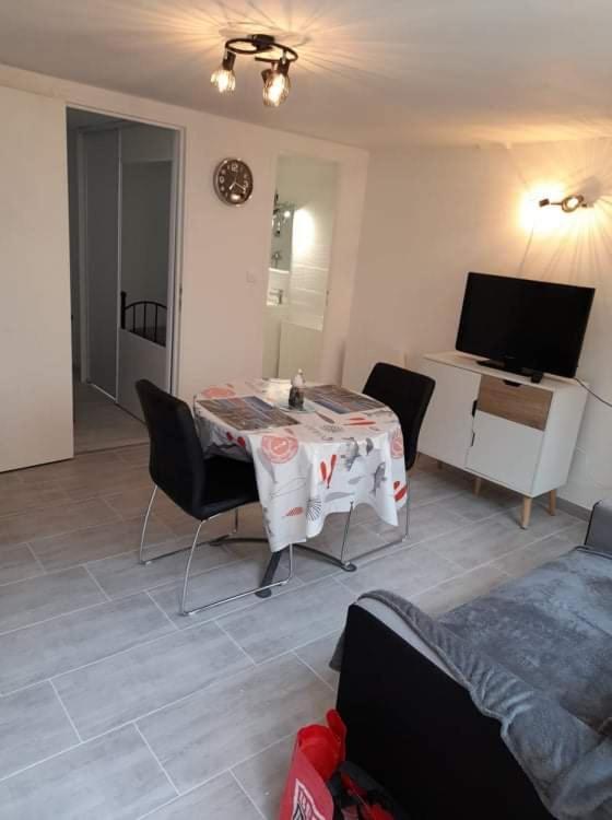 F2 Rdc Promo Cour Courseulles Sur Mer Luaran gambar